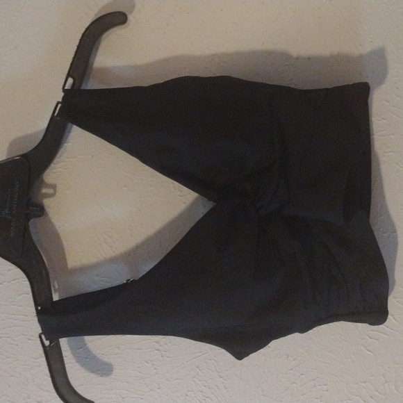 Trendy Black Twist-Front Sleeveless Crop Top – Size M - Picture 2 of 4